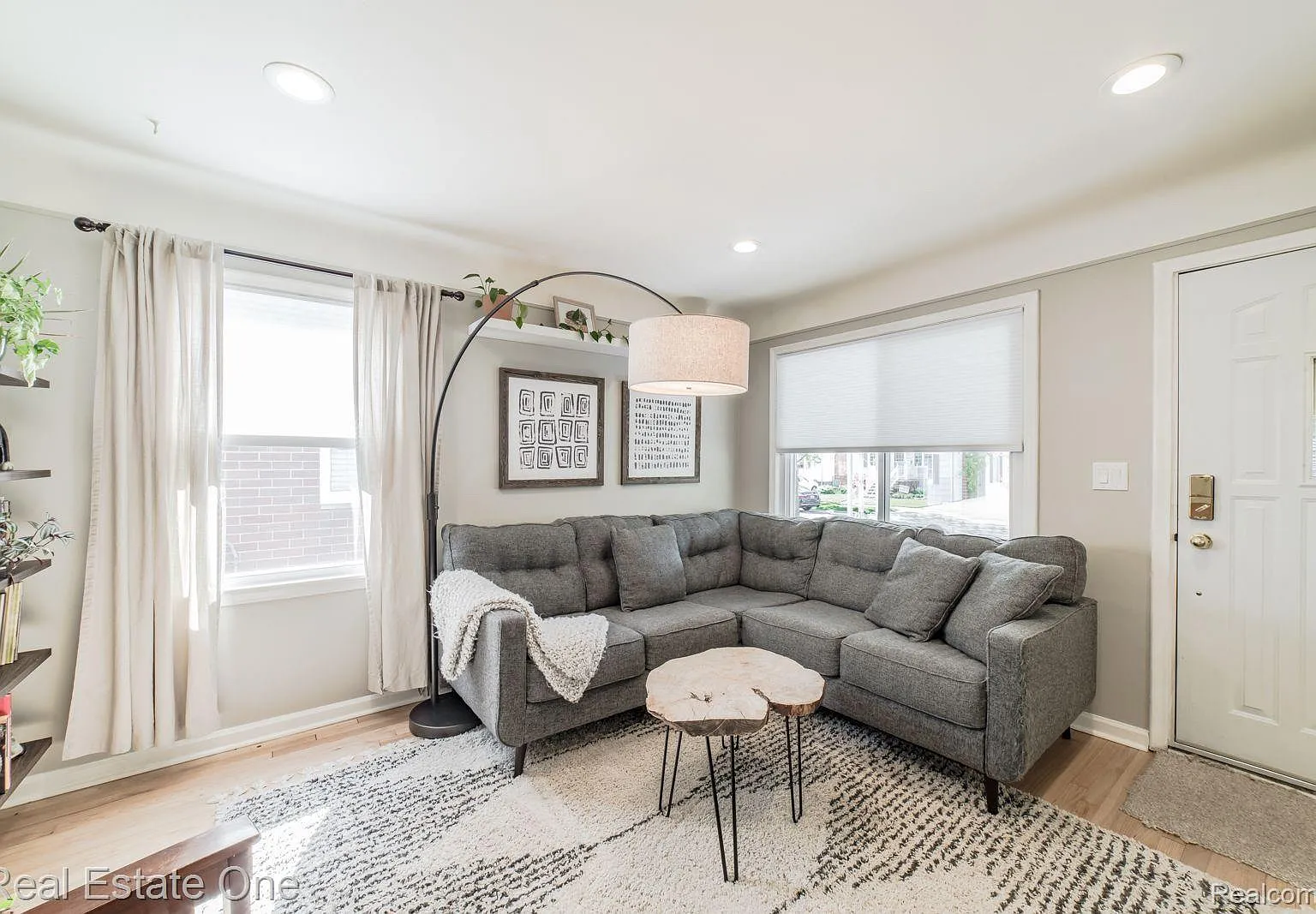 3 bed, 1244 sqft, $3,000 — Photo 3
