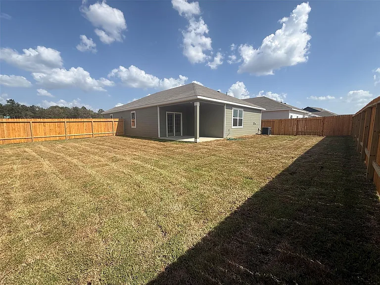 15885 Berry Hill Dr — Photo 2