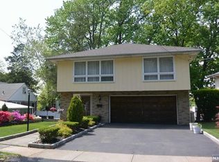 765 Ravenhill Pl, Ridgefield, NJ 07657