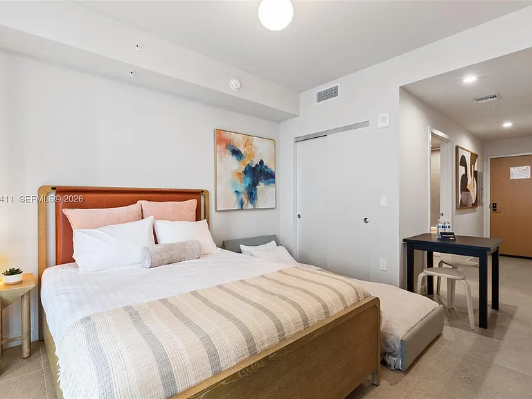 11 NE 6th St #2406 — Photo 7