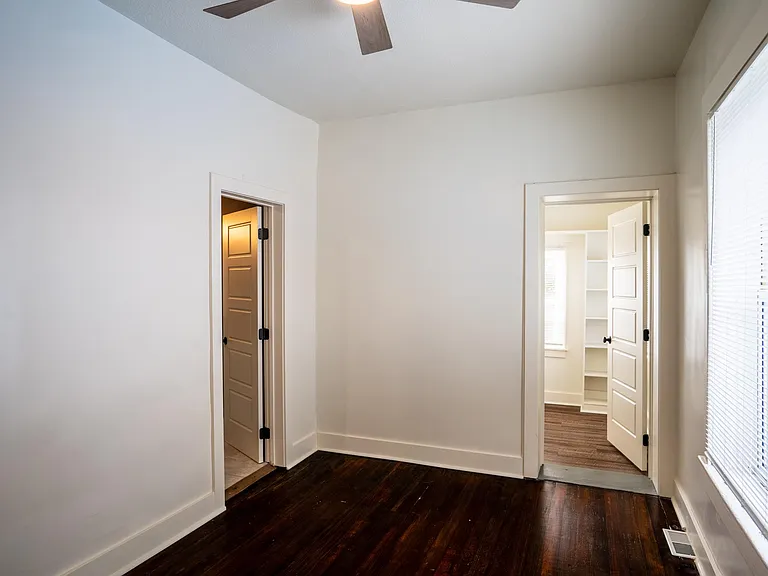 532 Park Ave #B — Photo 21
