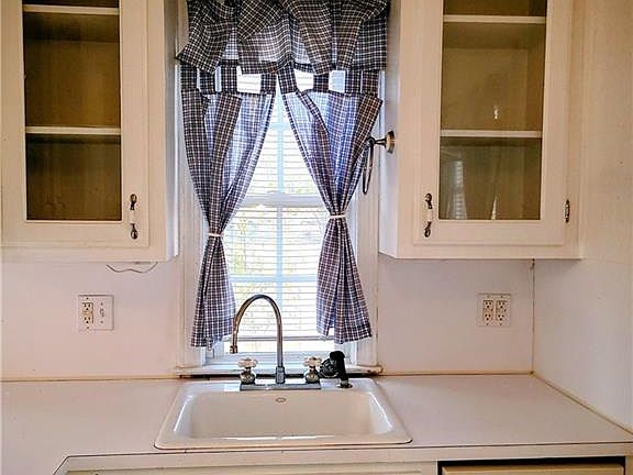 5th image of 1400 Roslyn Dr Unit 16A