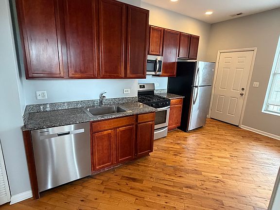 4th image of 2301 S Ridgeway Ave