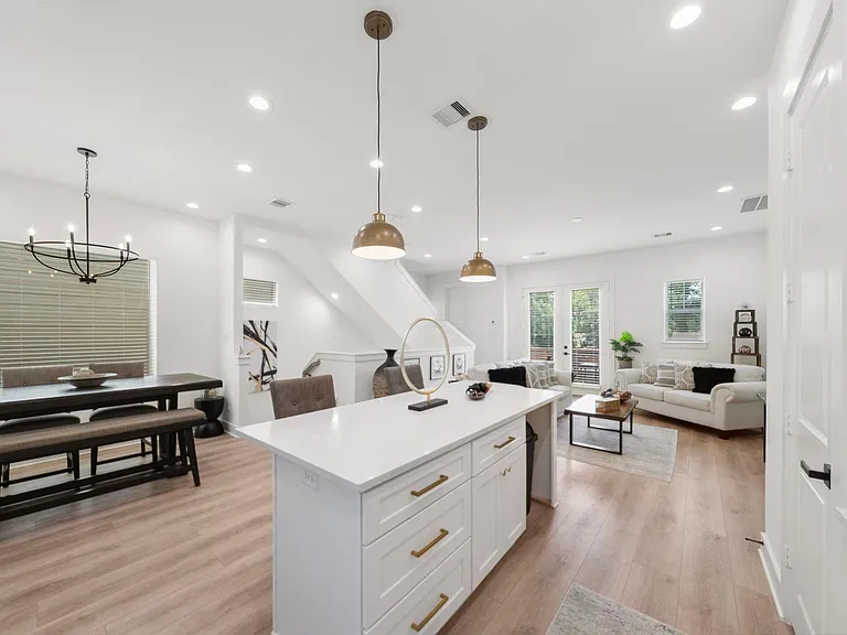 1503 Evelyn St — Photo 9