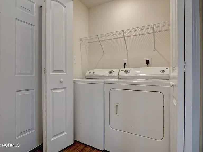 109 Easton Dr — Photo 15