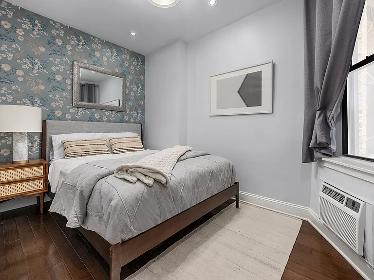 433 W 24th St #3D — Photo 6