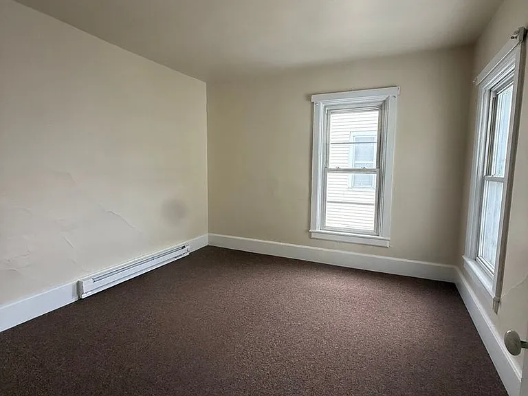 211-215 Grand St — Photo 6