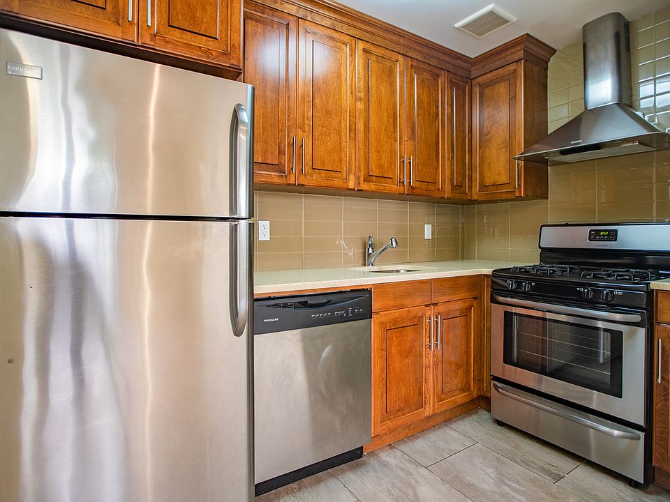 1st image of 300 Eldert St APT 3L