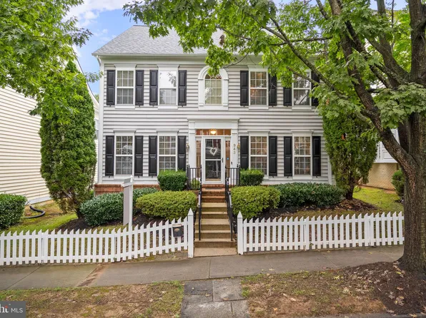 943 Featherstone St, Gaithersburg, MD 20878