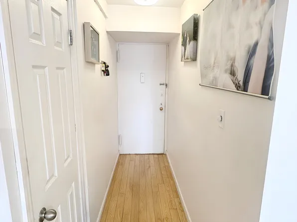 61-20 Grand Central Parkway image 3 of 13