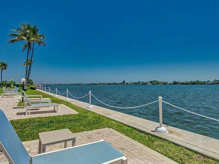 2800 N Flagler Dr #202 — Photo 29