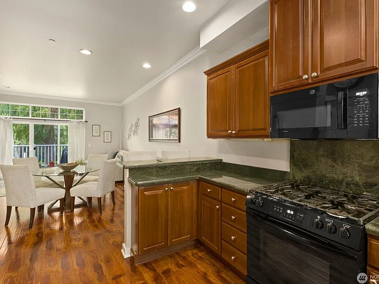 1618 Huckleberry Cir — Photo 4