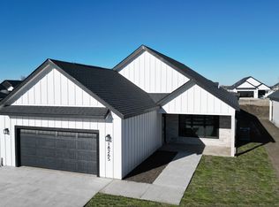 4401 N Warrior Ln #18237, Clive, IA 50325
