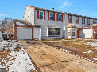 7 Hampton Gate Dr, Sicklerville, NJ 08081