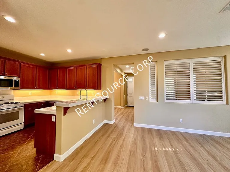 24162 Willowbrooke Ct — Photo 19