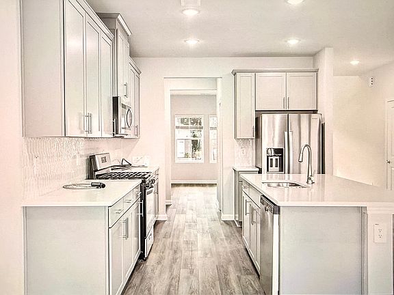 5th image of 290A White Birch Ln