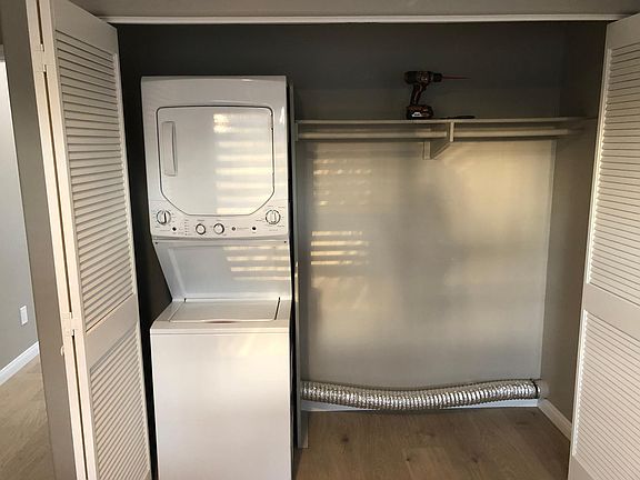washer/Dryer in Closet