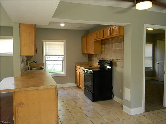 4th image of 3561 W 136th St