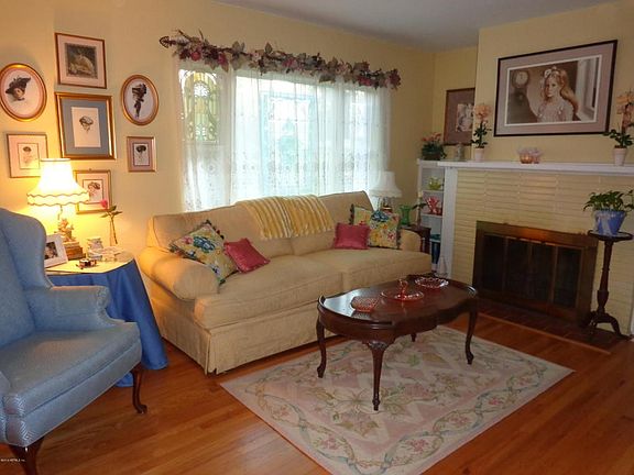 ANOTHER LIVING ROOM VIEW