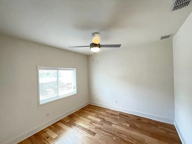 2101 Montopolis Dr #20 — Photo 12