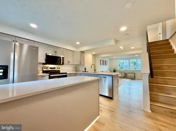 19478 Zinnia Cir, Germantown, MD 20876