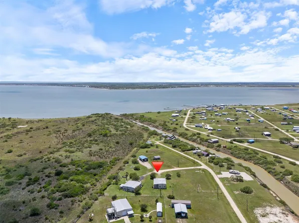 30 Eel Ct, Palacios, TX 77465