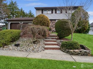 4 Zaleski Dr, Sayreville, NJ 08872