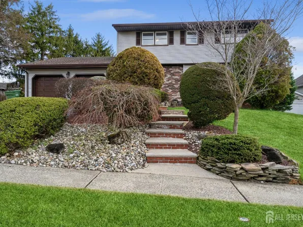 4 Zaleski Dr, Sayreville, NJ 08872