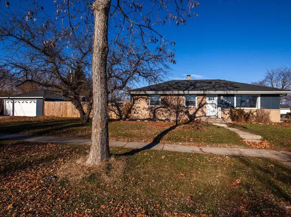2608 West Sycamore AVENUE, Oak Creek, WI 53154