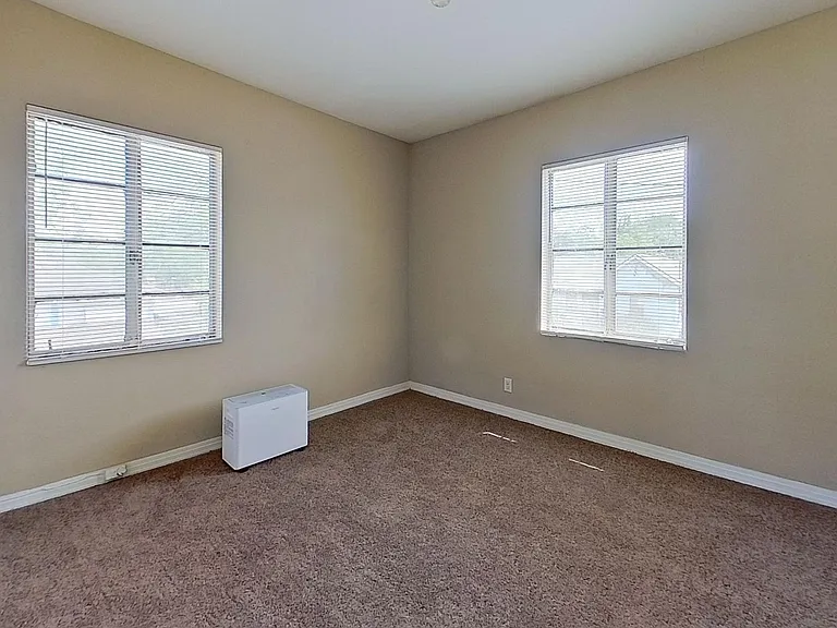 1235 W 5th St — Photo 8