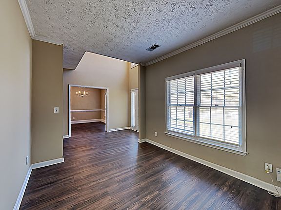 3rd image of 315 Thornberry Ct