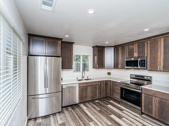 5th image of 4235 Pepper Dr