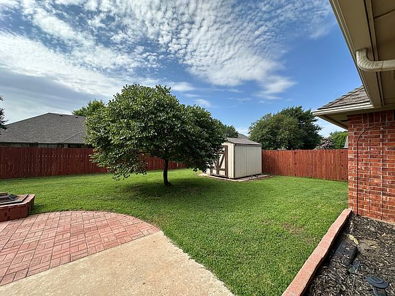 5th image of 3107 NE Mayflower Ave