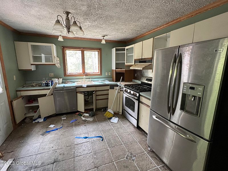 3rd image of 128 Country Lane