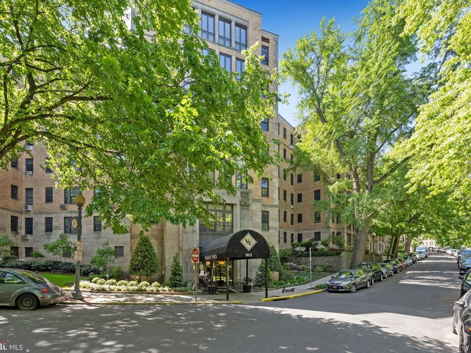 1 bed, 500 sqft, $2,100 — Photo 2