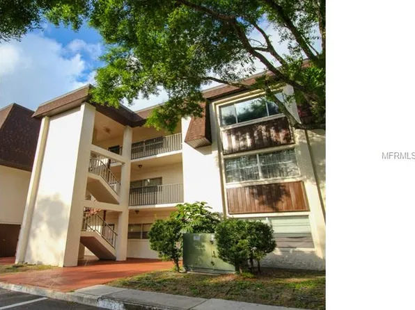 208 NE Monroe Cir N APT 301, Saint Petersburg, FL 33702