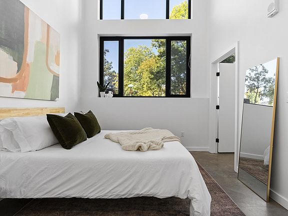 4th image of 1601 Park Ave #216