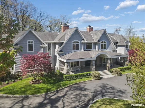 351 Lewelen Cir, Englewood, NJ 07631