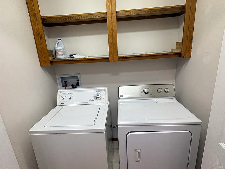 686 Plainfield Ct #1 — Photo 8