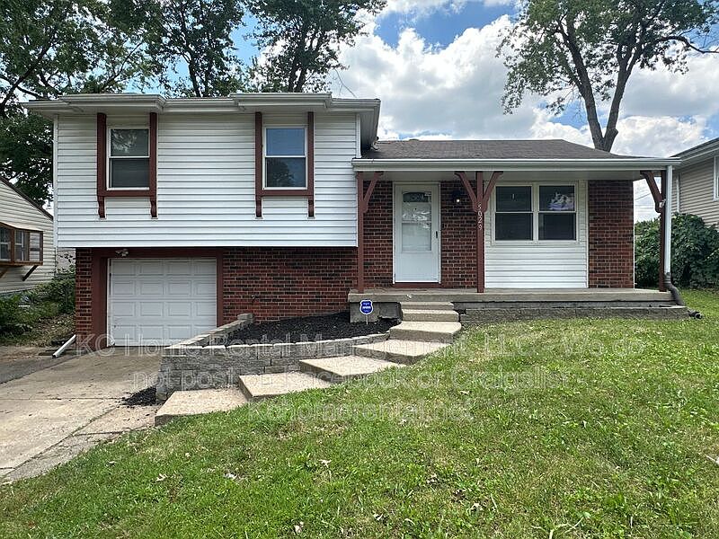 1st image of 5029 NE 56th Pl