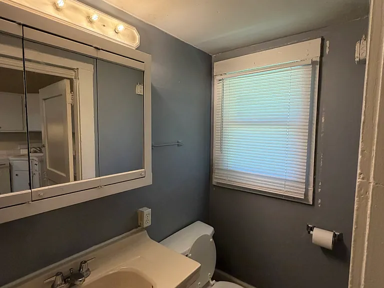 1751 W Morris St — Photo 11