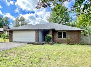 1355 E Amber Dr, Fayetteville, AR 72703