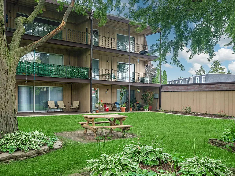 Homewood Manor — Photo 12