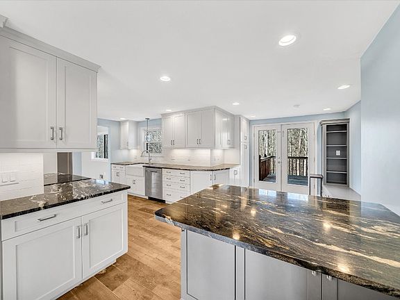 3rd image of 1204 Wildwood Ln