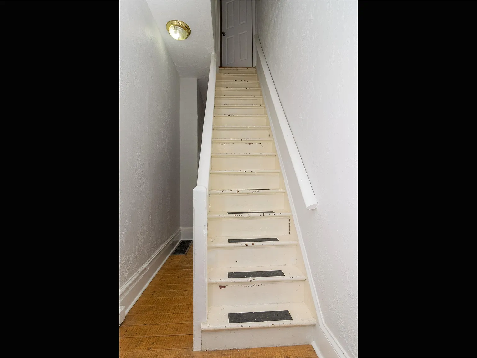 900 East 235 S - 237 S. — Photo 2