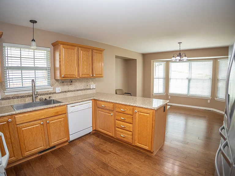 3725 Oxford Rd — Photo 12