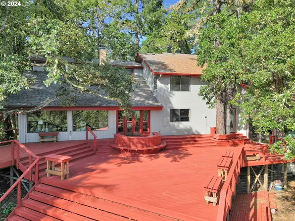 3952 S Ridge Dr, Eugene, OR 97405