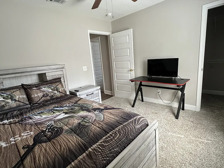 607 N Main St — Photo 13