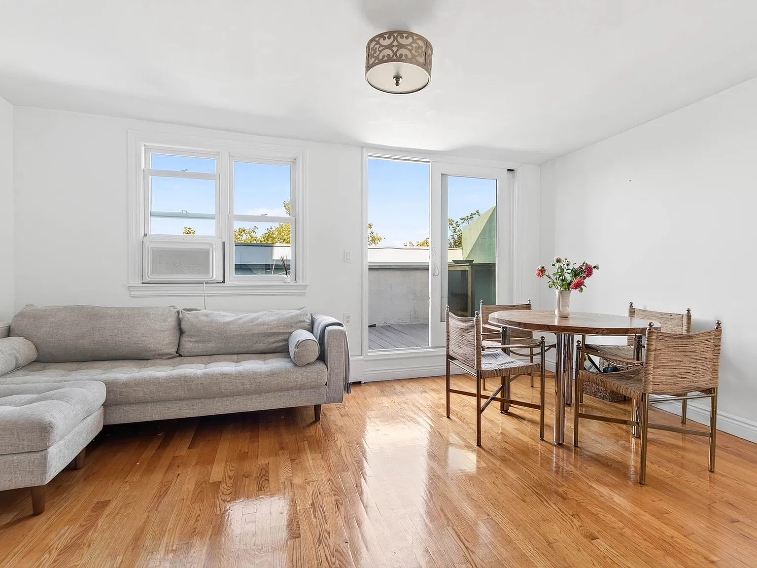 439 Henry Street — Photo 3