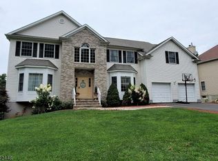 18 McKelvie St, Budd Lake, NJ 07828